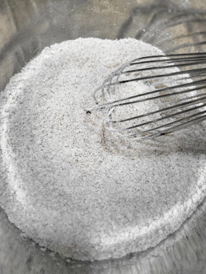 초코 컵케익 만들기 3단계: 가루 재료 섞어주기