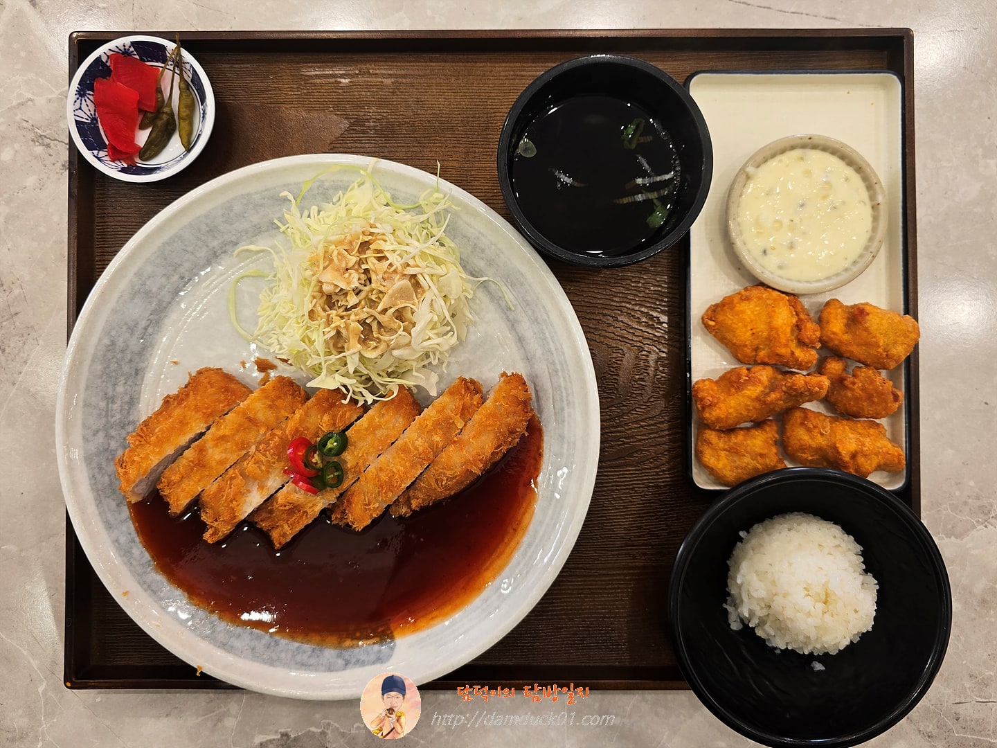 매콤로스카츠 + 치킨가라아게(5pc)