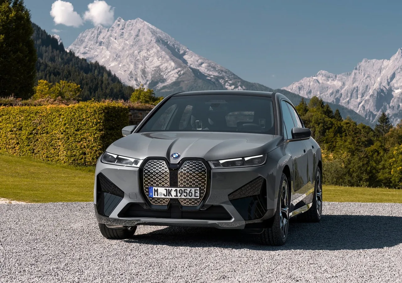 BMW IX M60 차량 이미지