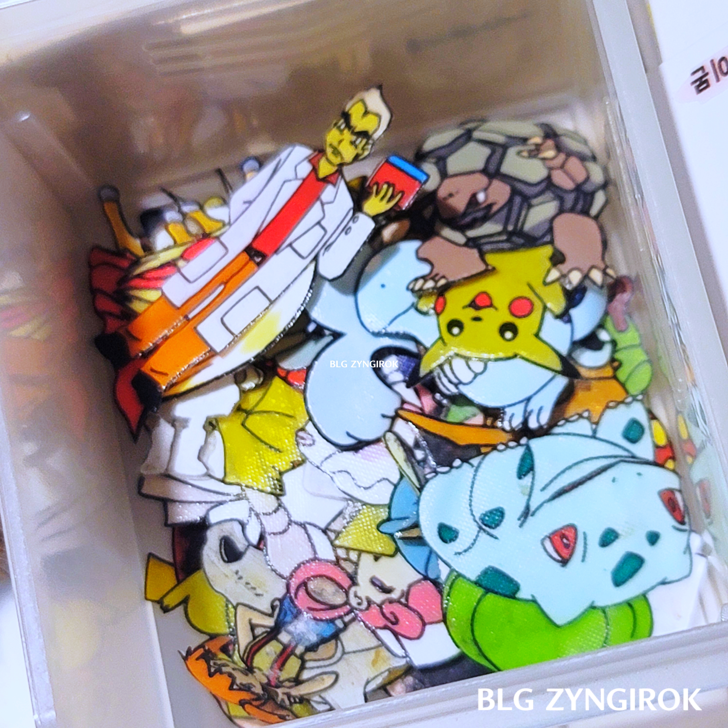 접착력을-잃은0포켓몬-띠부띠부씰들이-통안에-담겨져있다.