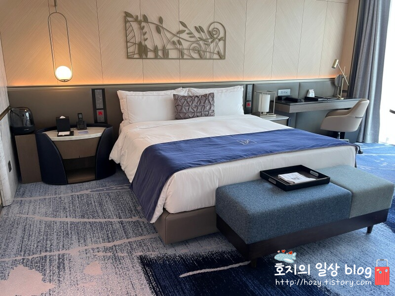 페어몬트 앰배서더 서울 시그니처 스위트룸 침실 전경