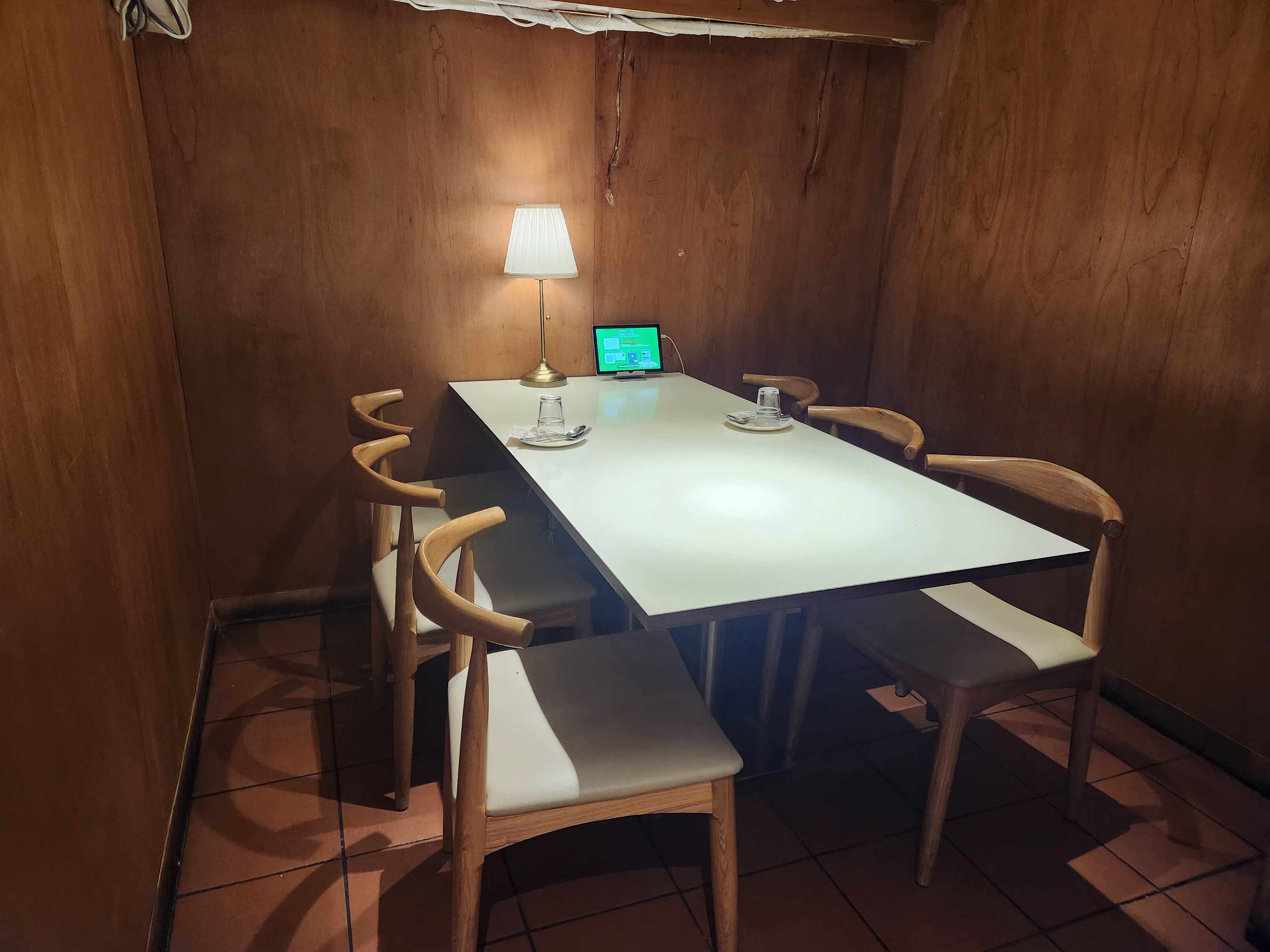 안산뽁식당1층테이블