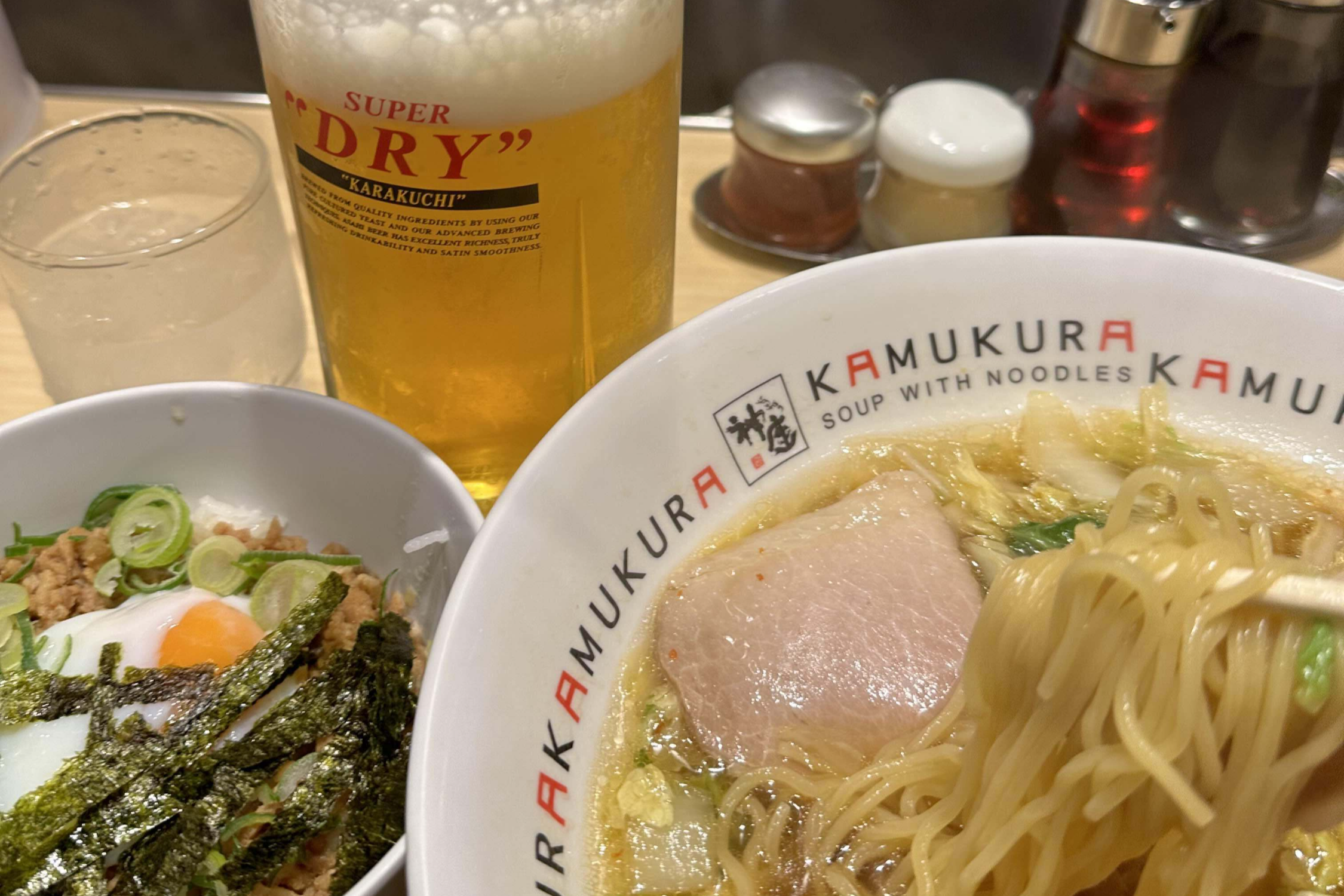 맛있는-라멘과-소보로동과-생맥주