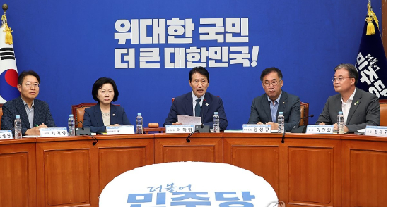 더불어민주당 이학영 전준위 위원장이 지난 7일 국회에서 열린 전국당원대회 준비위원회 3차 회의에서 발언하고 있다.