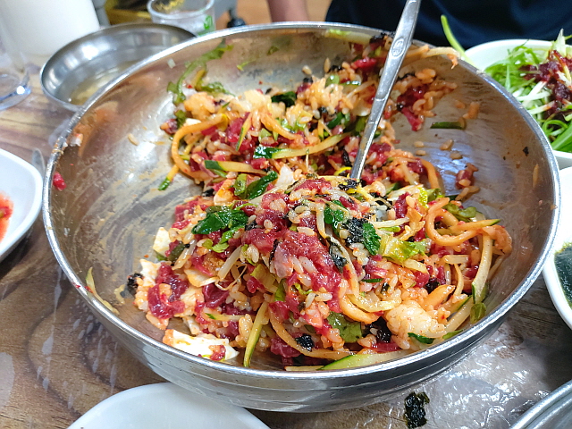 비벼진 육회비빔밥