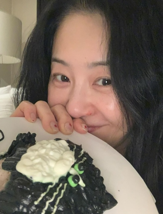 고현정민낯남사친케이크,고현정 건강 회복,남사친 케이크 의미,고현정 SNS,사마귀 드라마,민낯 셀카