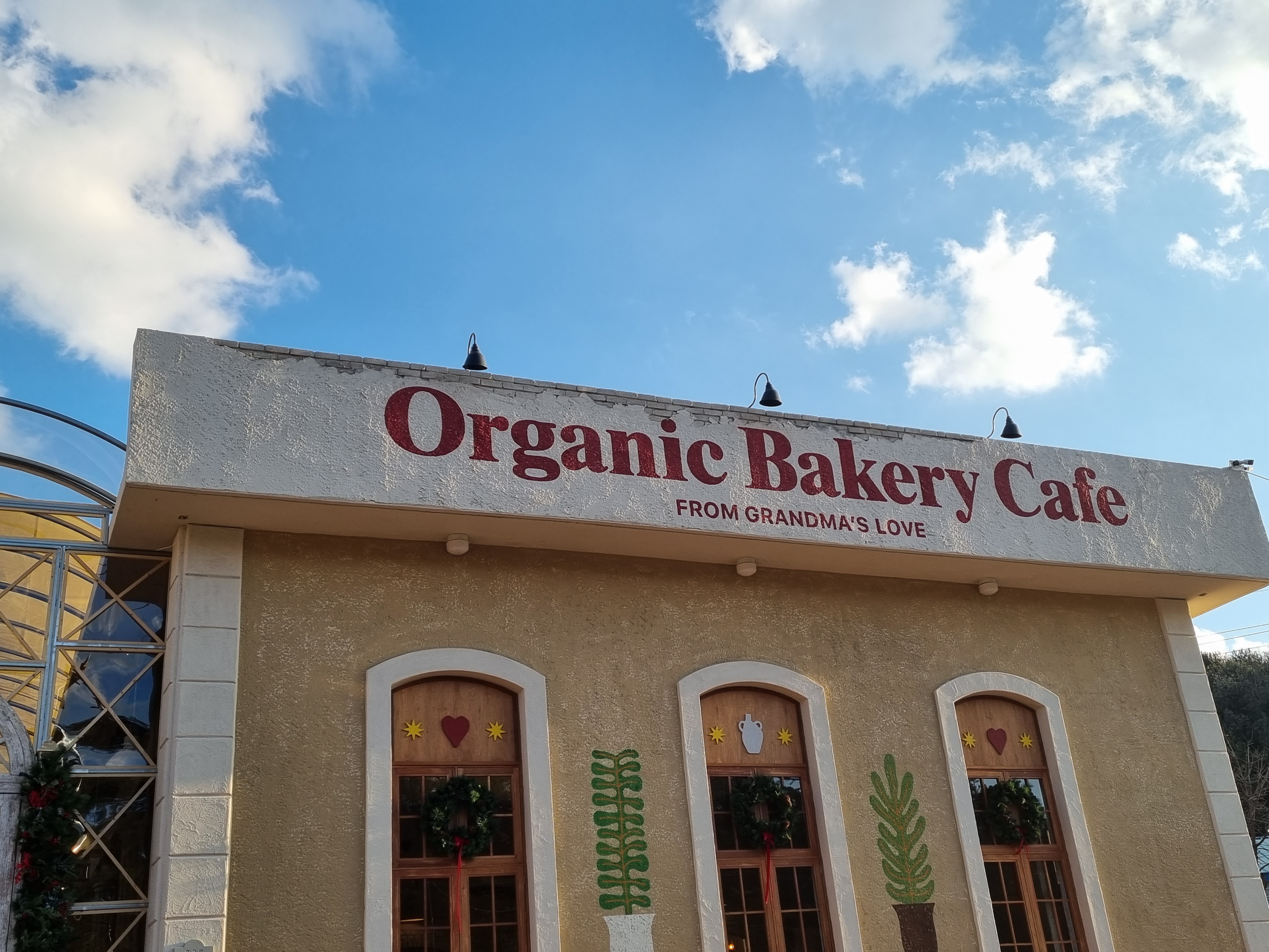 카페 전경 오른편