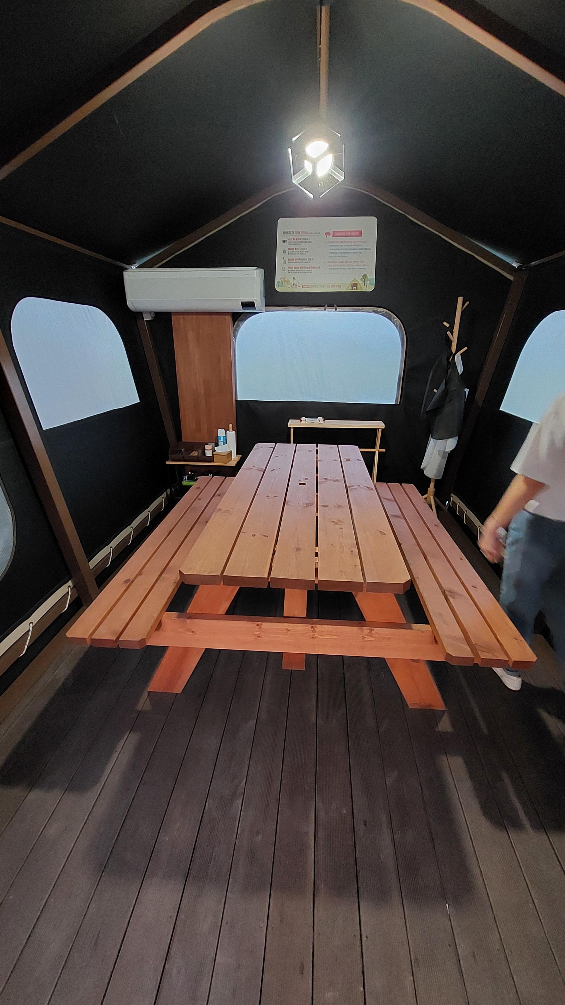 대전 찰스바베큐 텐트 실내