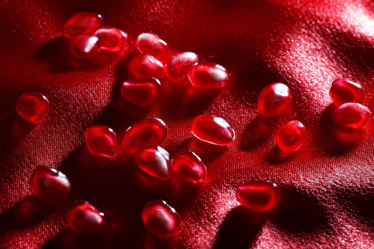 러시아 - 겨울 왕국의 붉은 보석 석류석 (Garnet)