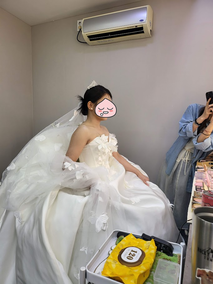 압구정-꾸띠원-드레스-헤어-메이크업-완료