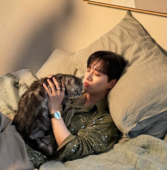 이준호 프로필 배우 드라마 가수 여자친구 작품활동 화보 캐셔로 사진