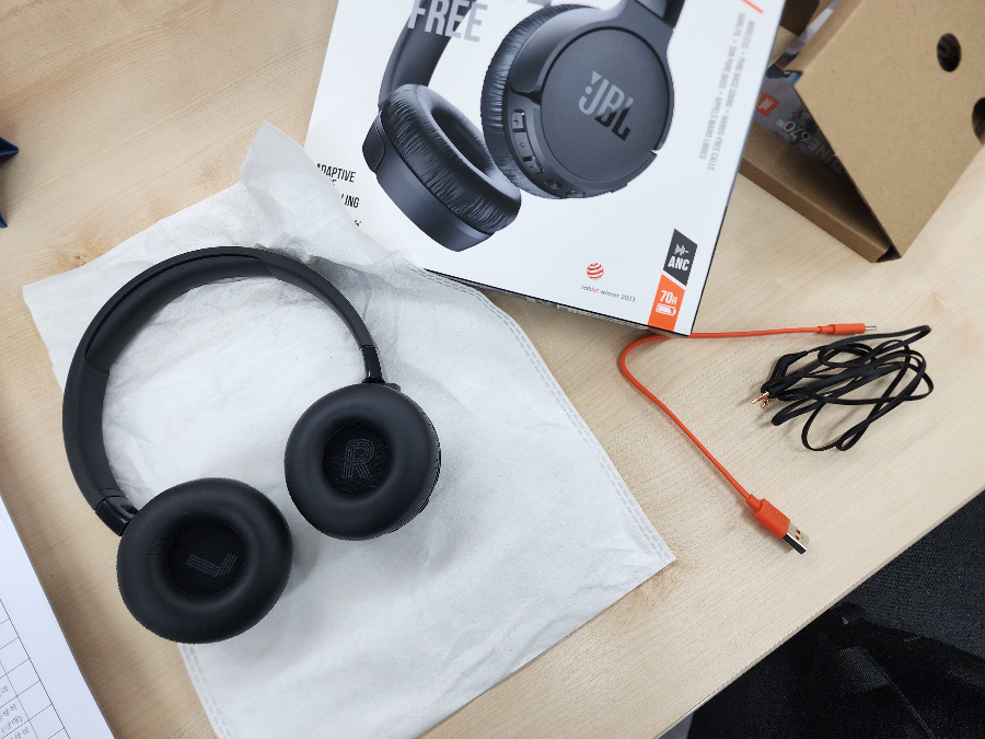 가성비-헤드폰-JBL670NC