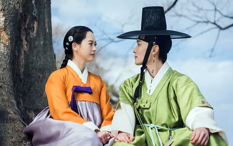 춘화연애담에 등장하는 고아라, 장률