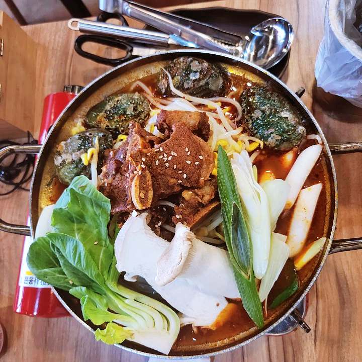 돈쭐내러왔습니다 전복 갈비찜 해신탕 소갈비찜 먹방 조권 60kg 도전 강서구 까치산역 맛집 이영자 2AM 조권 방송 소개