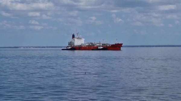 유조선 국내 입항: 호르무즈 해협 봉쇄 돌파오데사호 현대오일뱅크 대산항 입항 분석 및 국제 유가 전망