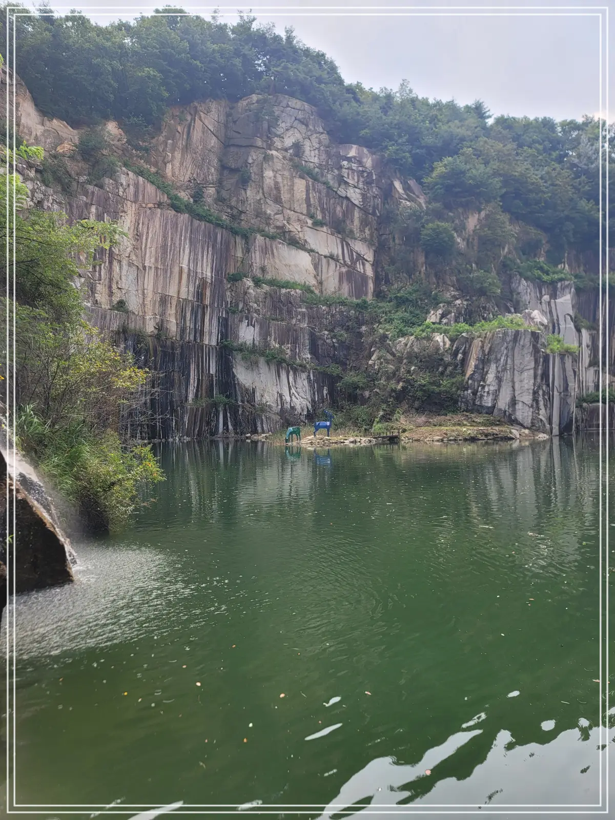 천주호-사슴-동상