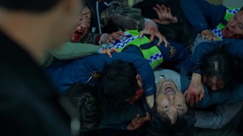 좀비들이-이병철을-무는-모습