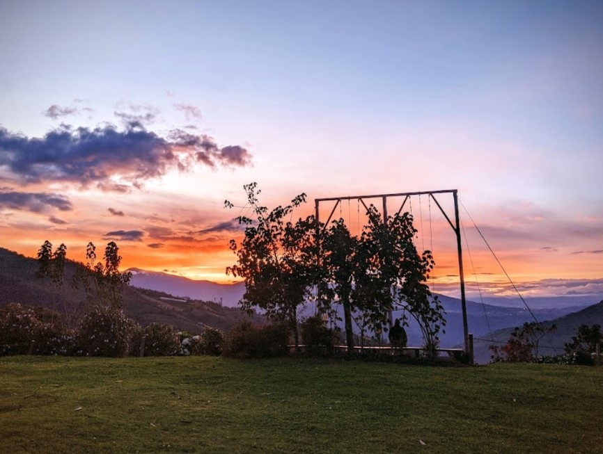 에콰도르 바뇨스(Ba&ntilde;os)는 카사 델 아르볼(Casa del Arbol)