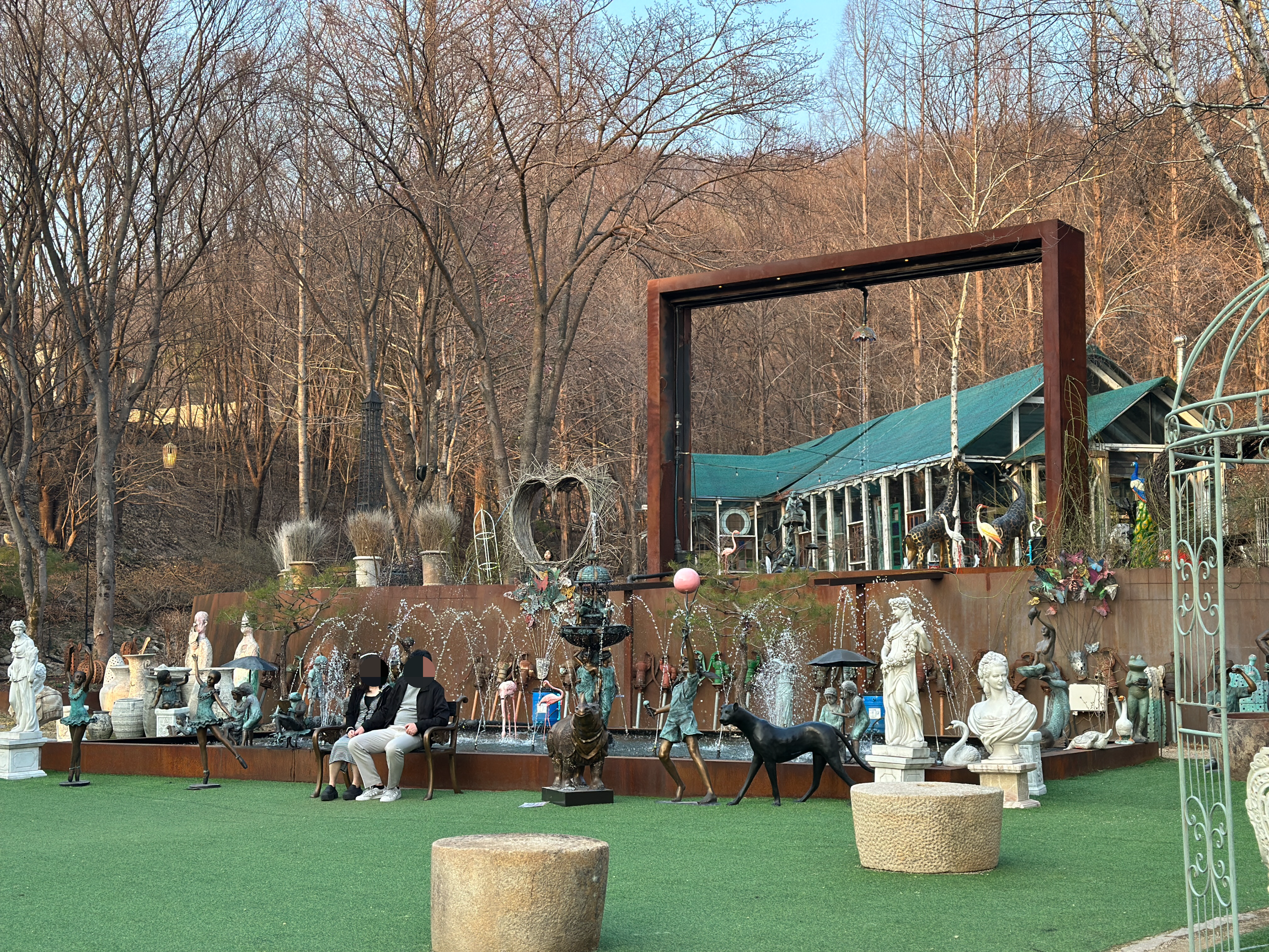 강민주의 들밥 외부 아이 뛰어놀기 좋은 공간