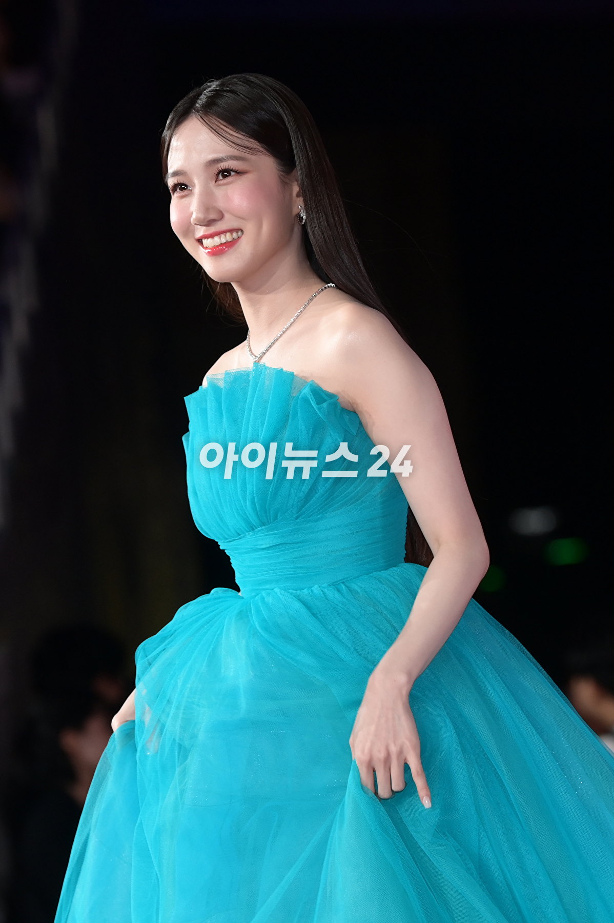 배우 박은빈이 4일 오후 부산 영화의전당에서 진행된 제28회 부산국제영화제(BIFF) 개막식에 참석해 레드카펫을 밟고 있다. [사진=정소희 기자]