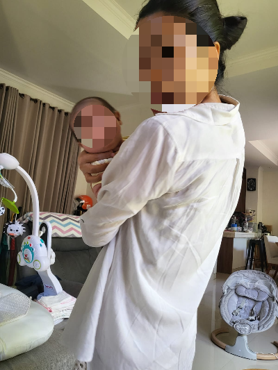 엄마친구에게 안기기