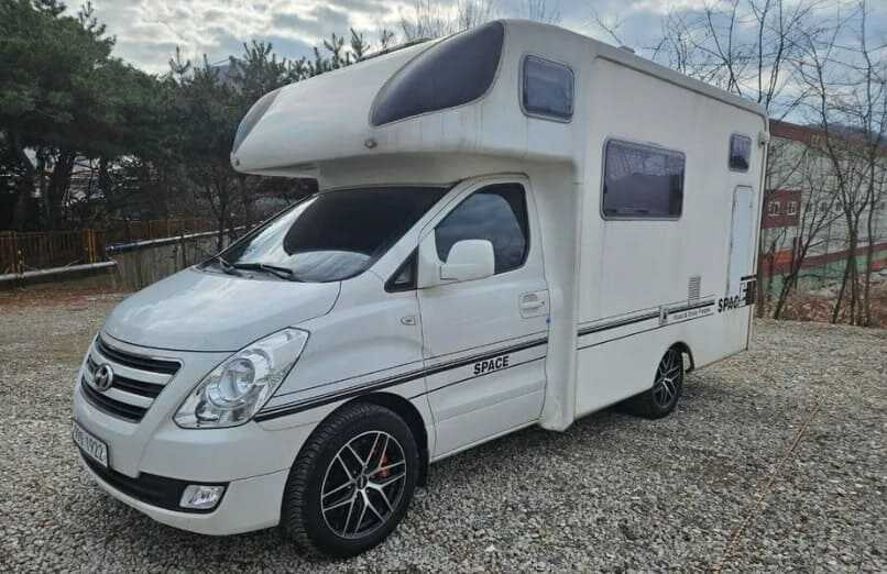 스타렉스 캠핑카 외관 모습