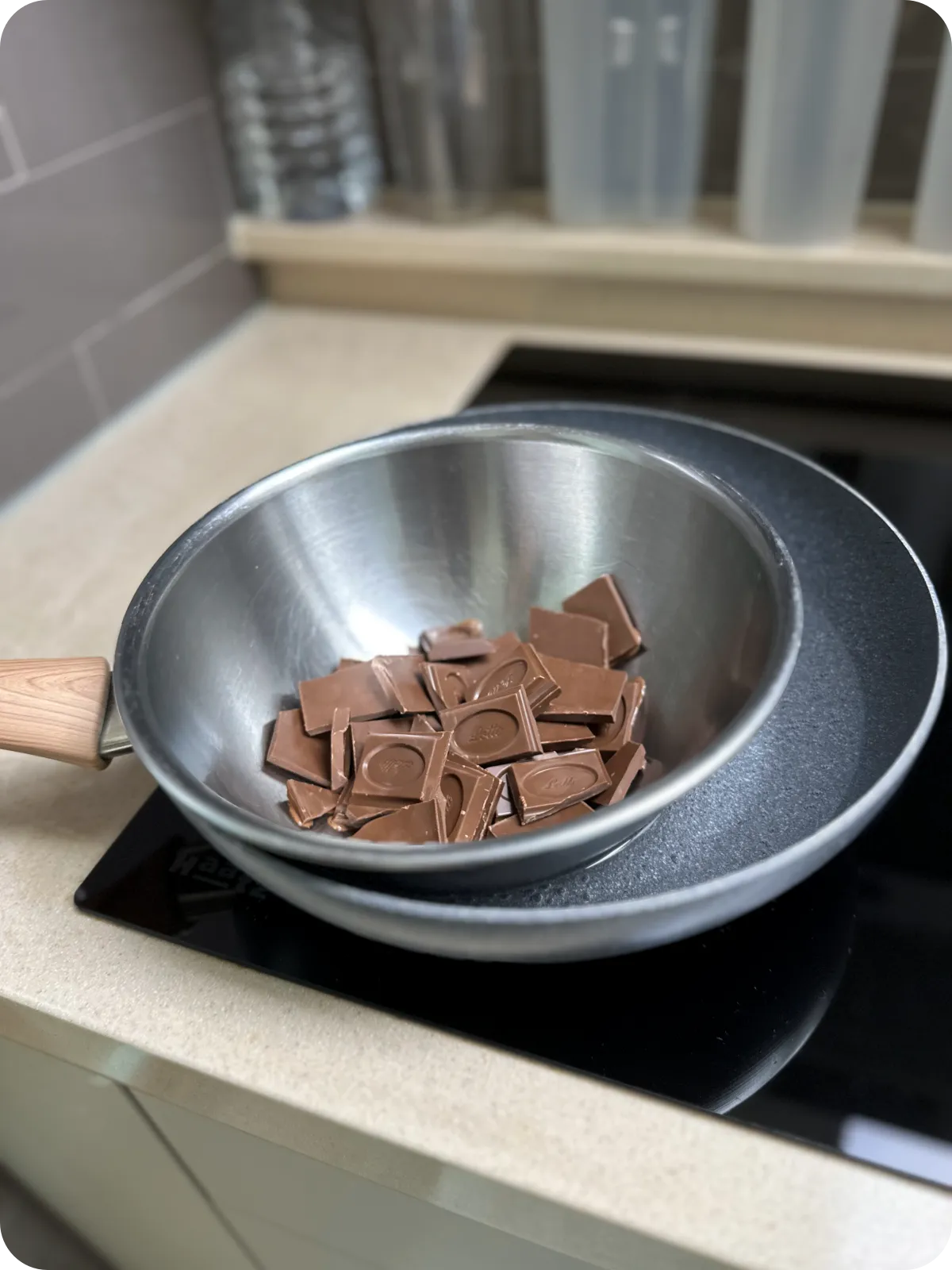 초콜릿 중탕하여 녹이기