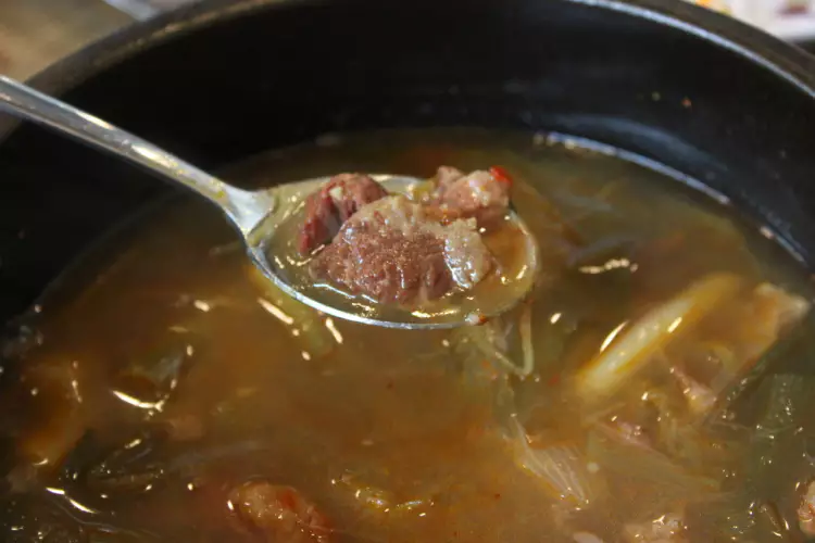 경북 성주에서 맛보는 농장 체험하며 맛보는 한우 숯불구이, 한우 국밥, 떡갈비 맛집 추천 생방송투데이 리얼맛집 오늘방송 자족식당