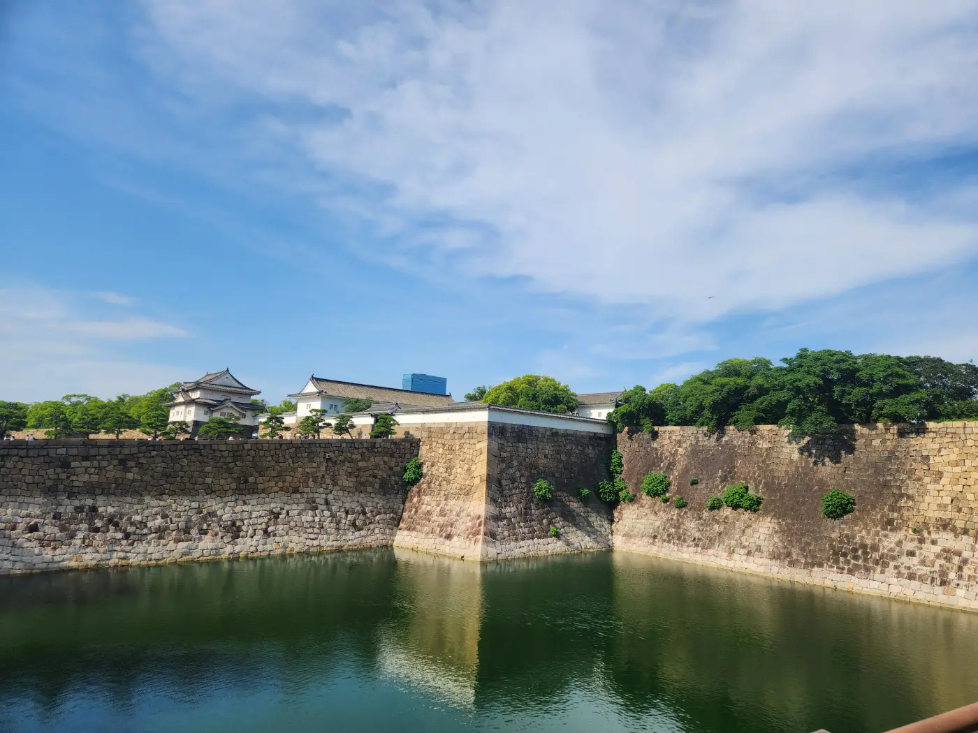 폭이-큰-물-해자