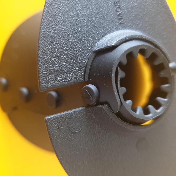 하리오 V60 제브랑 드리퍼와 하리오 드립케틀 에어를 사용한 커피 추출_드리퍼와 홀더 조립 1