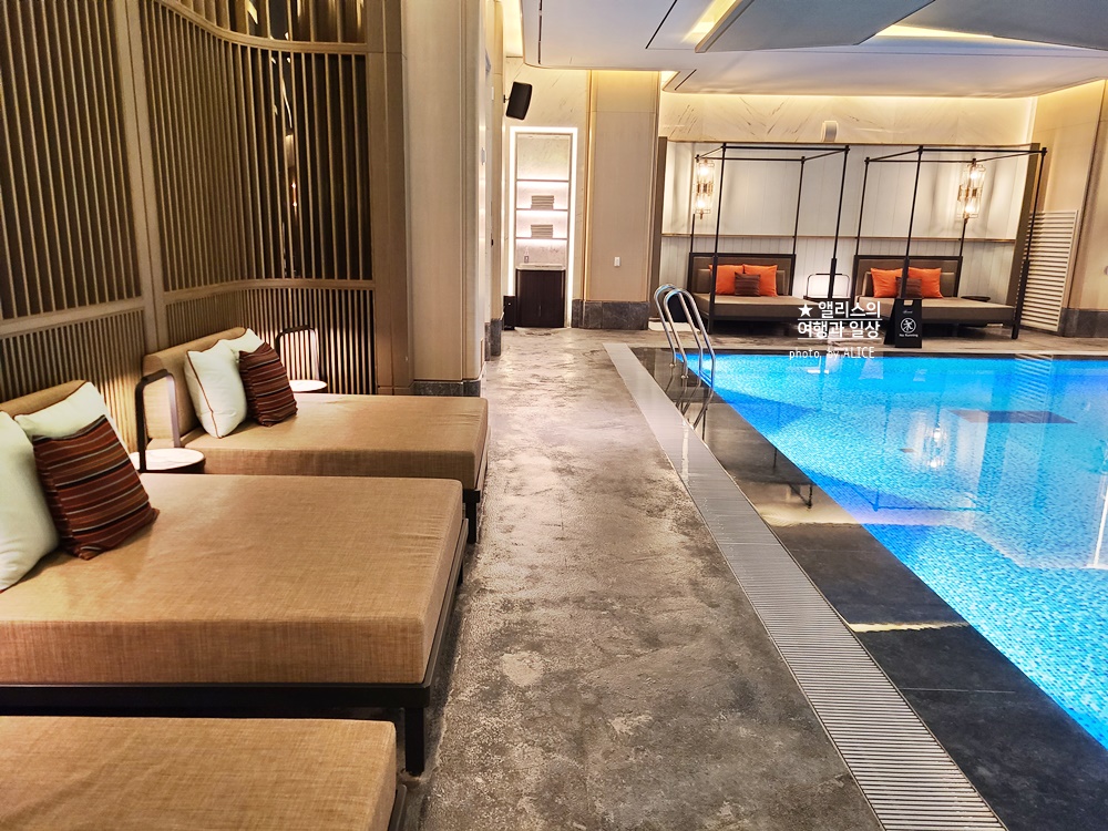 서울 호캉스 호텔 추천 페어몬트 앰배서더 호텔 수영장 30만원 + 더 현대서울 (~11.14)