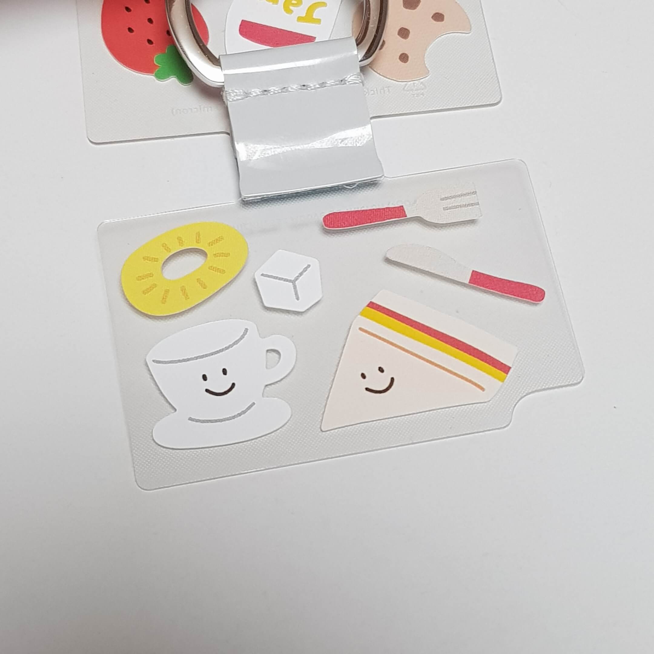 투명-팔레트에-스티커를-붙여-꾸민-모습