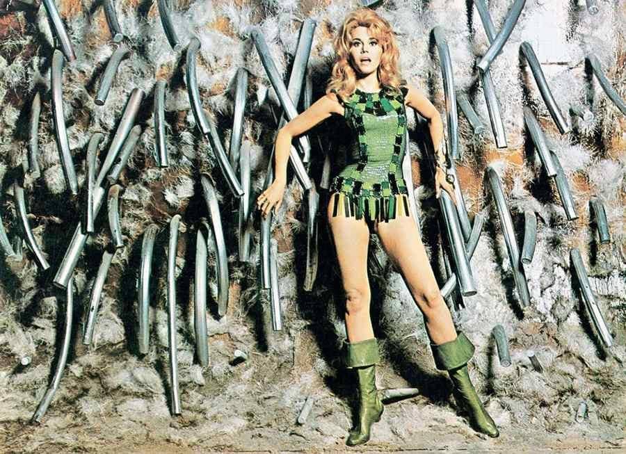 영화 <바바렐라>