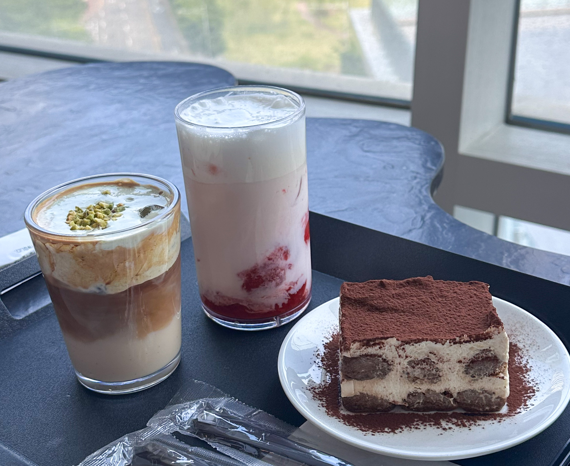 🍰 용산 카페 추천|카페 뮬리노 용산아이파크몰점 방문 후기 (티라미수/딸기라떼/고릴라떼) 🍰 용산 카페 추천|카페 뮬리노 용산아이파크몰점 방문 후기 (티라미수/딸기라떼/고릴라떼)