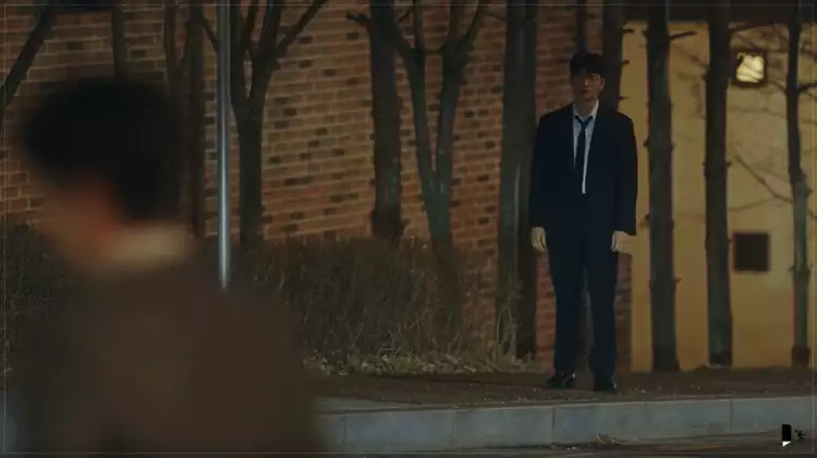 이제-곧-죽습니다-멀리서-여자친구-지수를-바라보는-이재