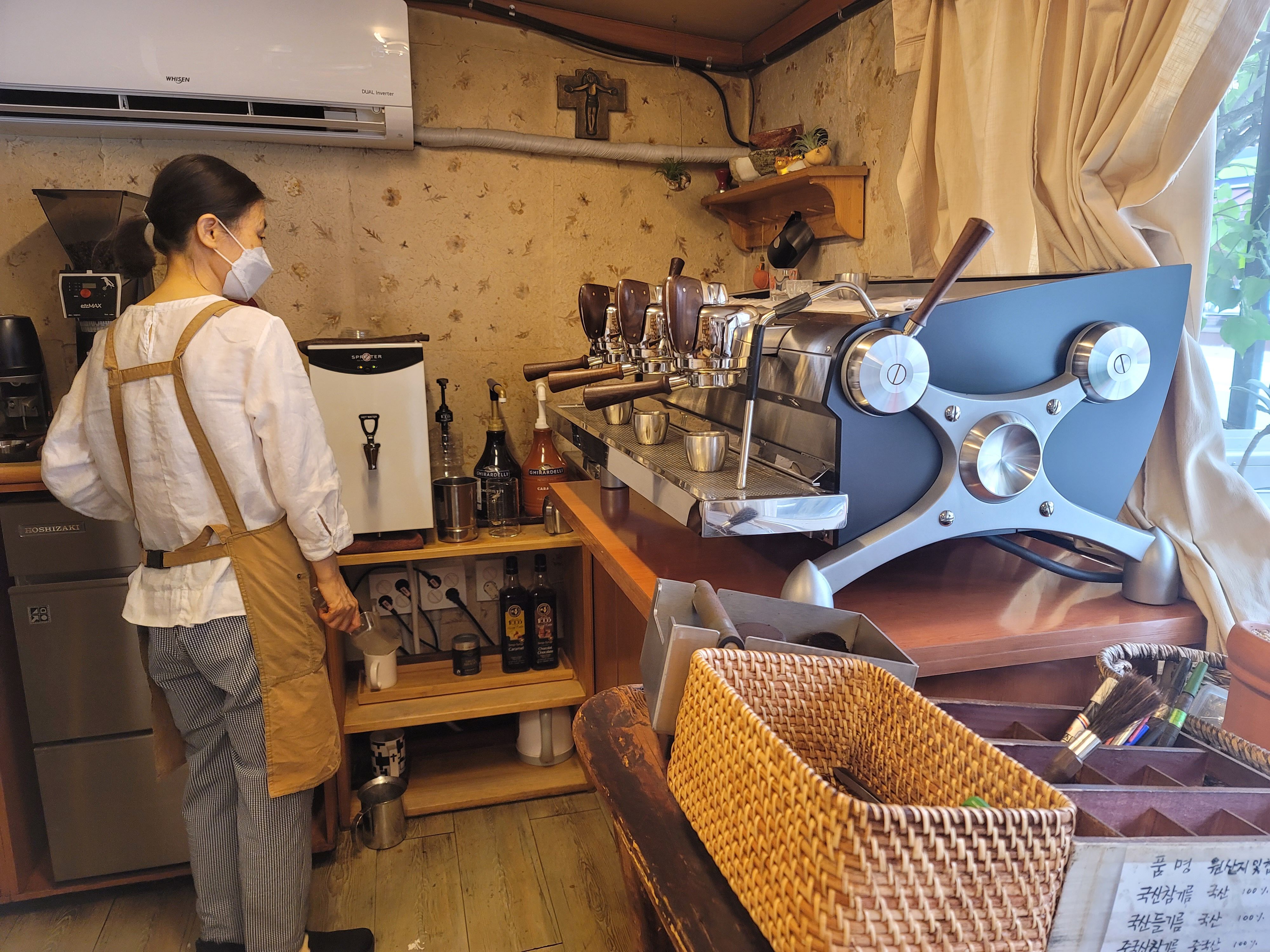 커피와 떡을 함께 맛 볼 수 있는 곳 클라라커피