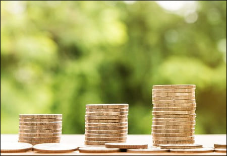 동전이 차례대로 쌓여있는 모습