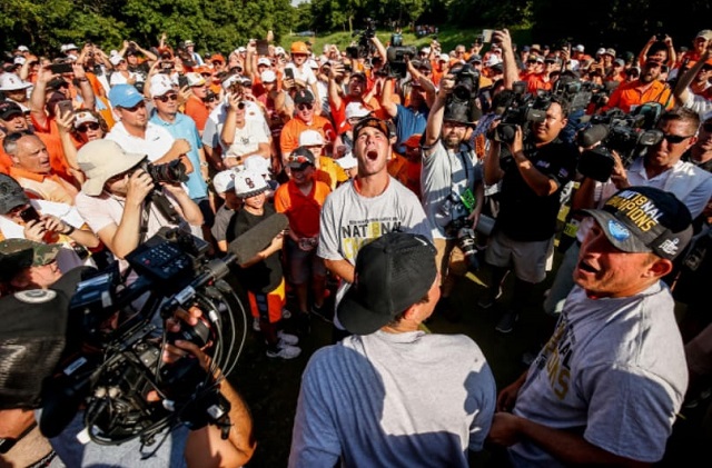 백신 접종 완료에 확진에 격리 후 항체에도 마스크 쓰는 나라...도대체 방역은 왜 하는건가