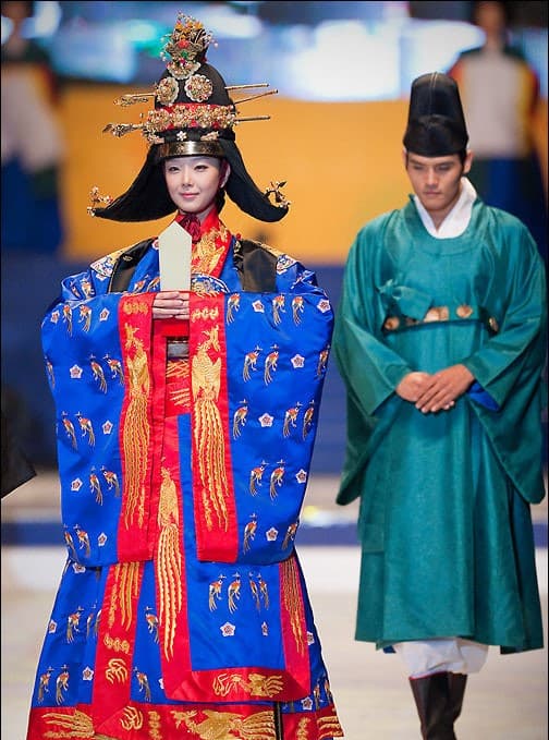 궁중 복식의 계층 구조와 오늘날 퍼스널 브랜딩 컬러 전략 비교