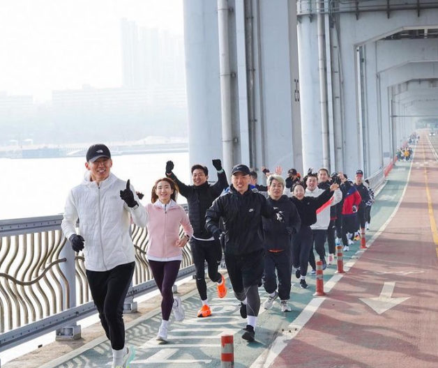 송혜교 선행, 삼일절 기부