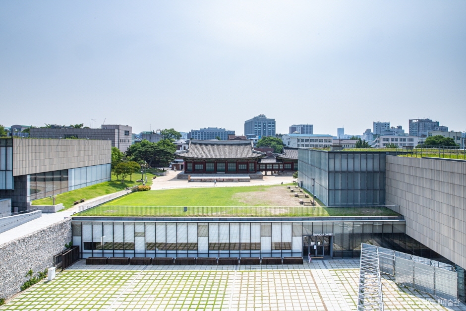 서울 10월 전시회 추천 리스트. 국립현대미술관, 리움미술관, DDP 등 대형 미술관부터 성수&middot;종로&middot;강남 감성 갤러리까지. 파이어족을 위한 가을 문화 힐링 코스 정리.