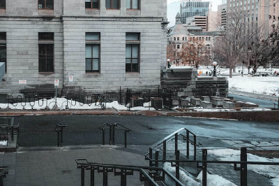 화강석 건물 외벽