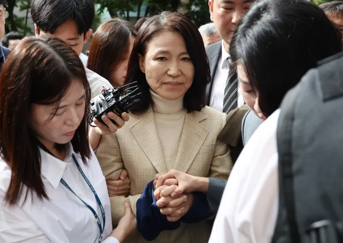 4일 오후 체포적부심사를 받기 위해 서울남부지법으로 출석하는 이진숙 전 방송통신위원장