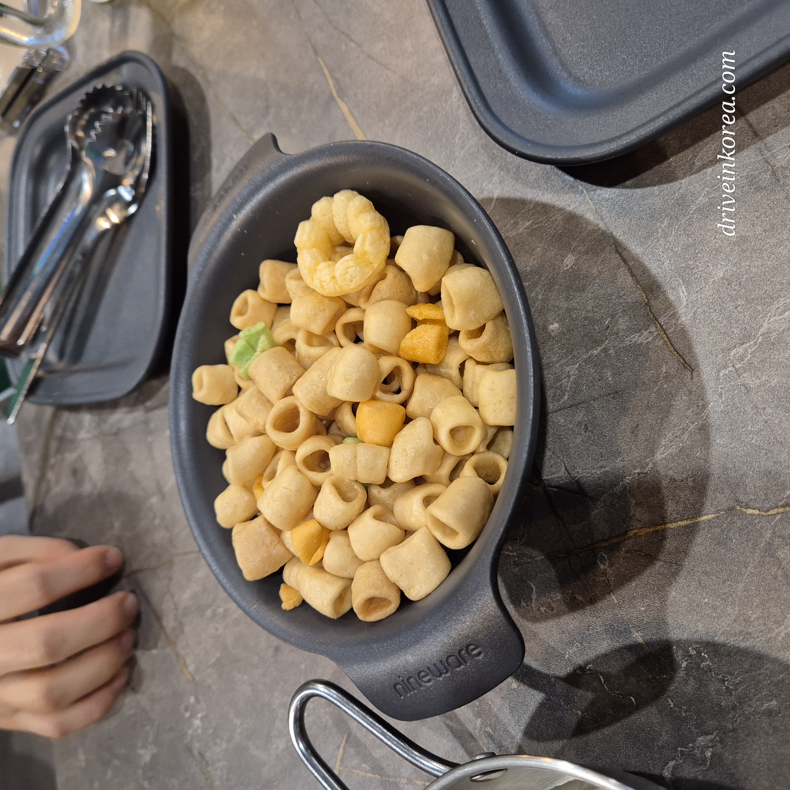 원내동 60계치킨 기본안주 뻥튀기