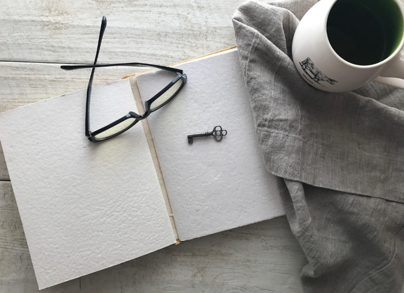 자기계발서를 읽기만 하면 정말 삶이 바뀔까요? 읽기만 하는 독서와 실천형 독서의 차이를 비교하고, 진짜 변화를 만드는 독서 전략을 알려드립니다