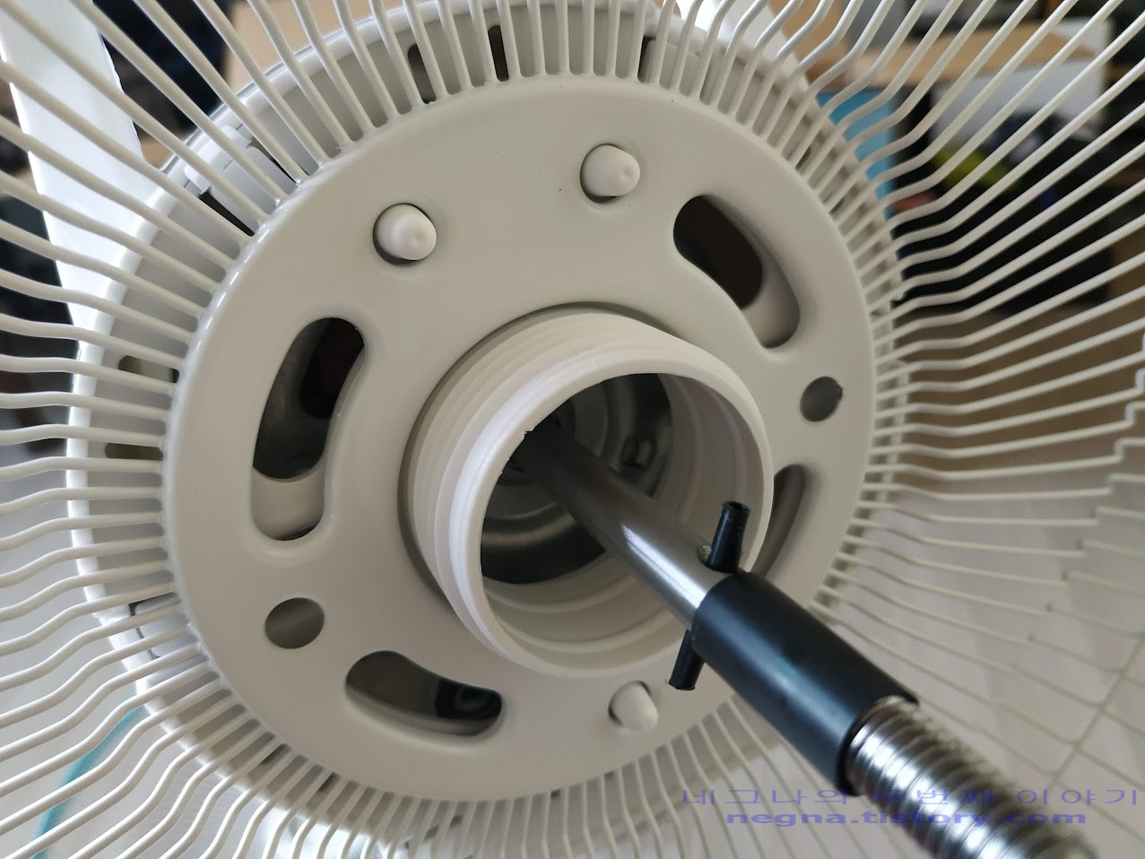 모터에 안전망 결합.