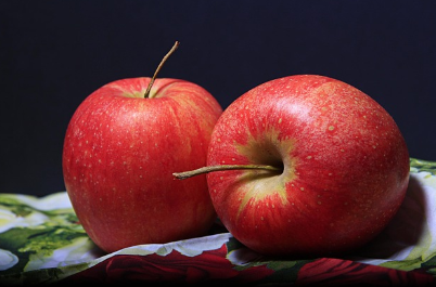 사과 껍질 말려 만든 수제 차와 간식의 콜라보