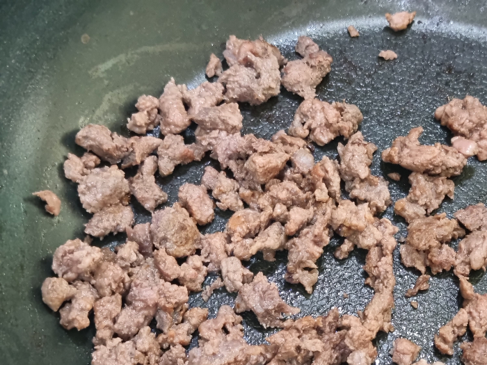 alt"유아식 소고기 굽는 사진"