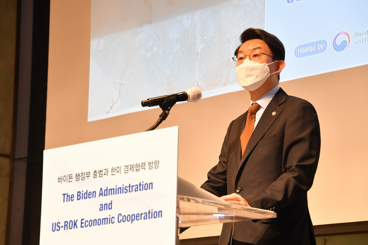 이억원 차관 프로필