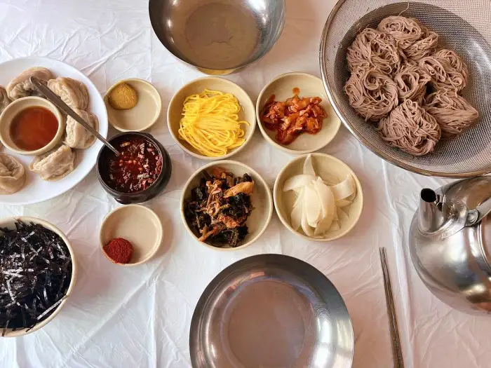 토요일은 밥이좋아 토밥좋아 강원 평창 고명 조합해 먹는 공이 메밀국수 맛집